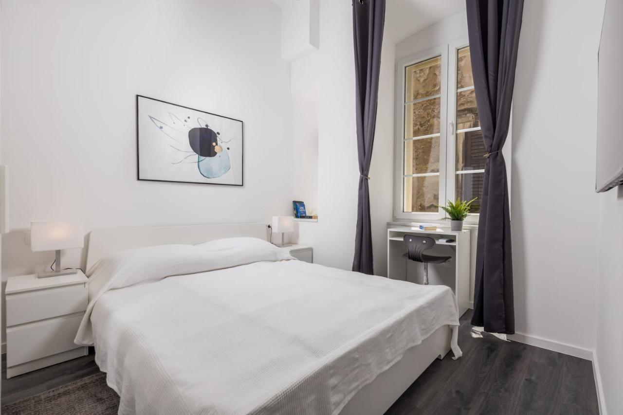 With Balcony Nest In 2 * Rijeka