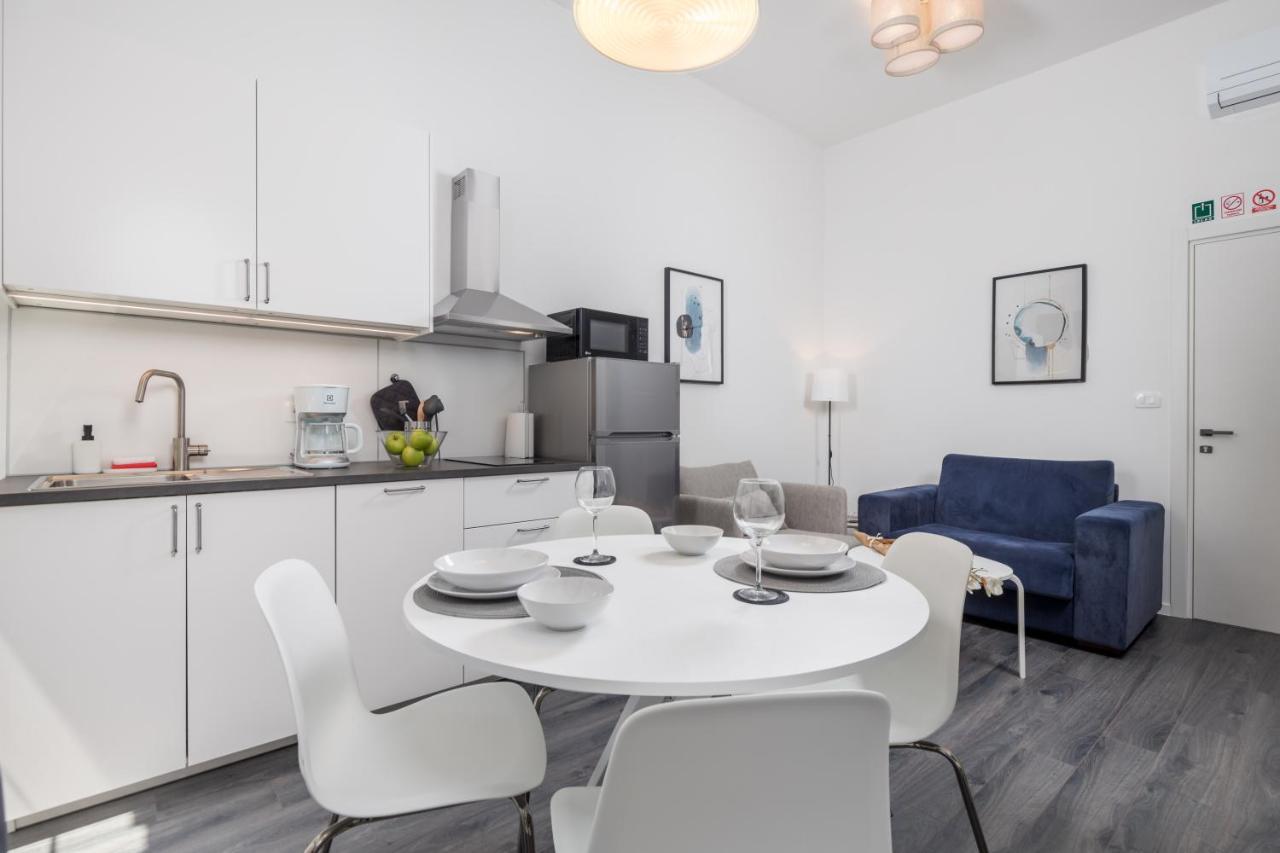With Balcony Nest In 2 Apartma Rijeka