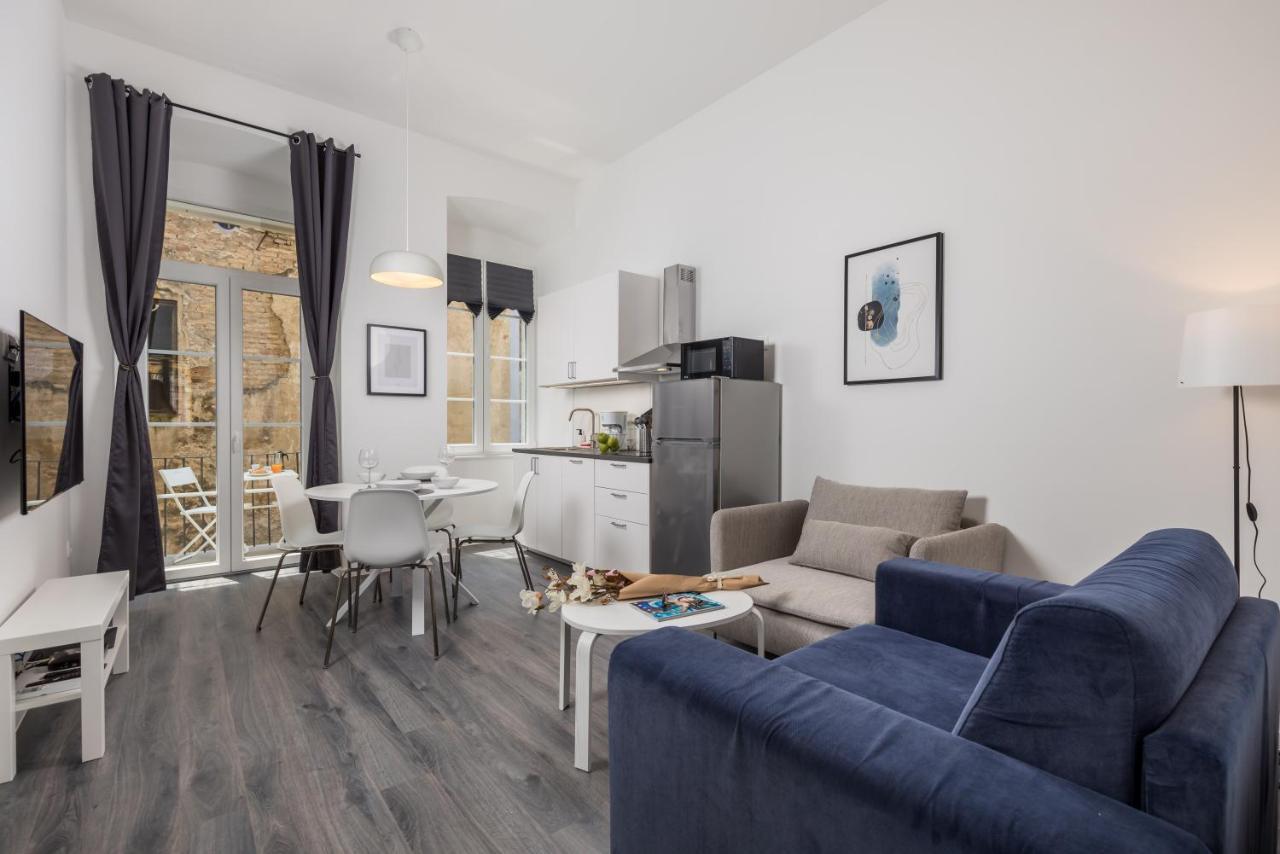 Apartment With Balcony Nest In 2 *