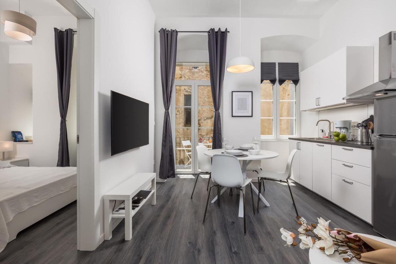 Apartment With Balcony Nest In 2 Rijeka